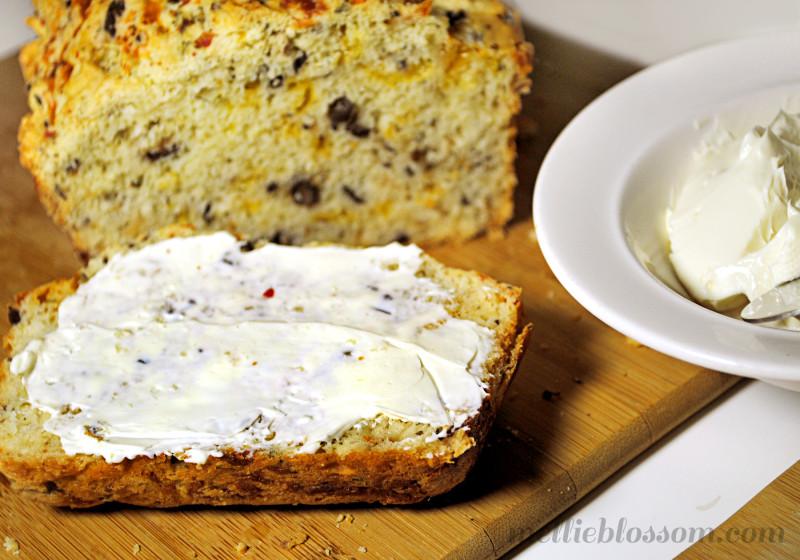 Recipe Olive Cheese Bread with Garlic and Cracked Black Pepper
